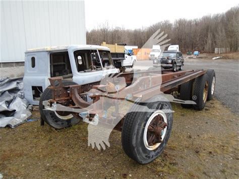 1976 INTERNATIONAL TRANSTAR 4300 - Ascendance Trucks