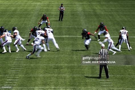 Referees look at Paris Musketeers' players and Frankfurt Galaxy ...