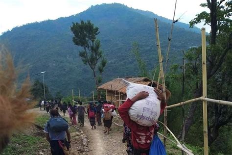 Myanmar town near India border sees exodus as thousands flee fighting ...