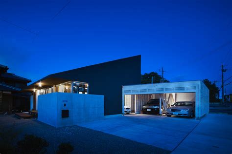 Black Roof House - Architizer