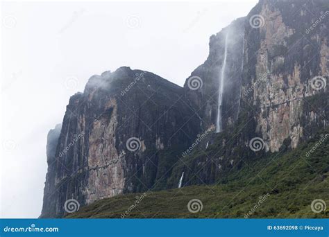 Waterfalls at Kukenan Tepui or Mount Roraima. Venezuela Stock Photo - Image of mountain ...