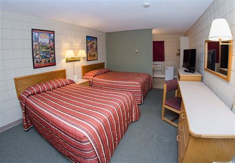 PLAINS MOTEL - Prices & Reviews (Brooks, Alberta)