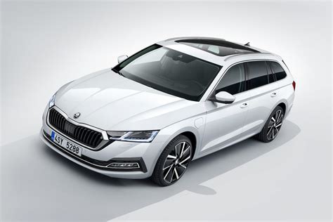 Skoda Octavia iV plug-in hybrid review: A step into the future? - GearOpen.com