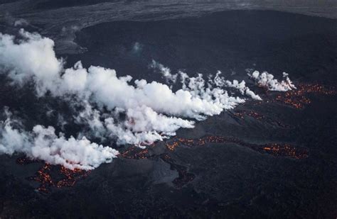 Iceland Volcano Erupts Along a Half-Mile Fissure