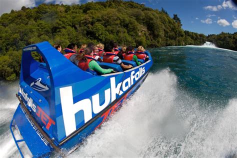 Lake Taupo Hukafalls fast jet boat ride to Taupo's Huka Falls