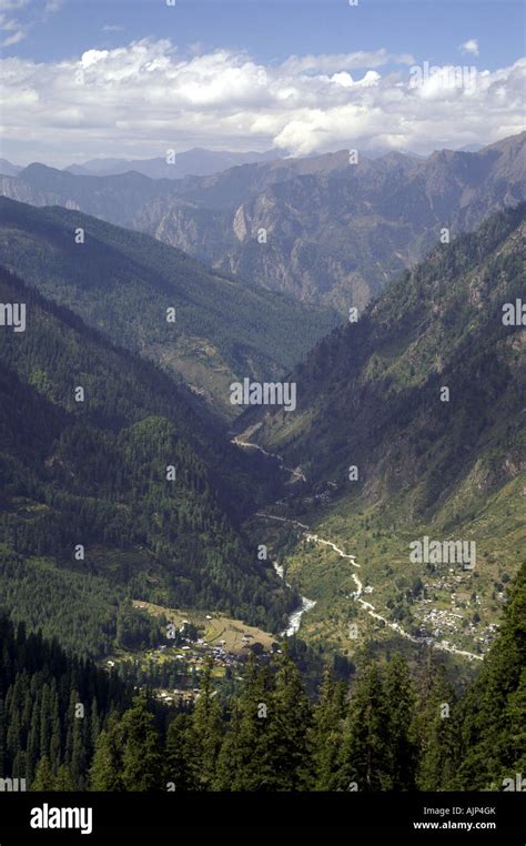 Parvati Valley in Indian Himalaya mountains peaks Stock Photo - Alamy