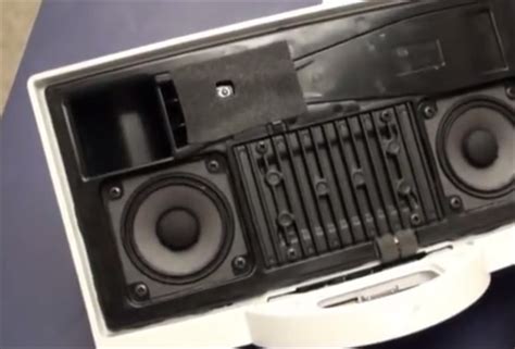 Bose SoundDock Series II internals - What's Inside