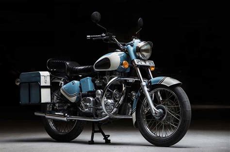 This Modified Royal Enfield Bullet 350 Looks Unique with New Colour Scheme