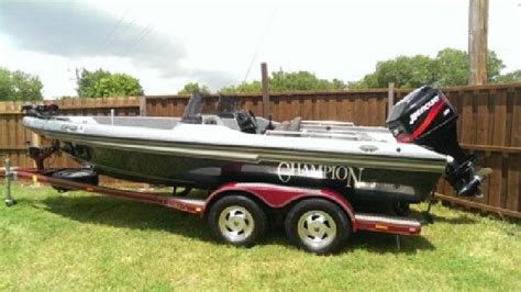 ~`2000~` Champion Boats fish hunter BASS BOAT~` in Houston, TX