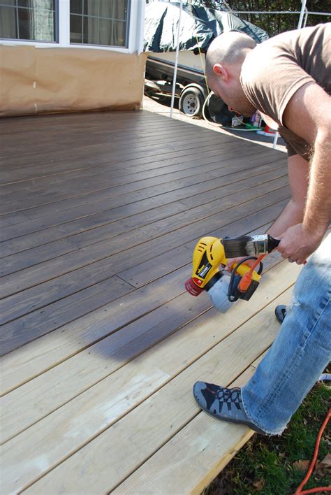 DIY STAINING A DECK - Effortless Style Blog