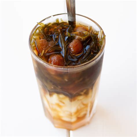 Vietnamese Iced Dessert Drink with Seaweed, Lotus Seeds, Jujubes, Longans and Pearl Barley (Che ...