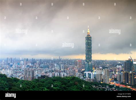 Taipei's City Skyline at sunset with the famous Taipei 101 for adv or ...