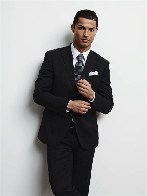 #CristianoRonaldo in a perfect suggestion for a day at the office #suit #PerfectMatch #Sacoo ...