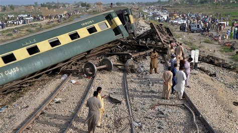 Pakistan train crash kills more than 30 people, nearly 100 injured ...