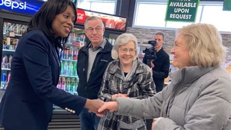 Leslyn Lewis latest federal Conservative leadership hopeful to hit N.B. | CBC News