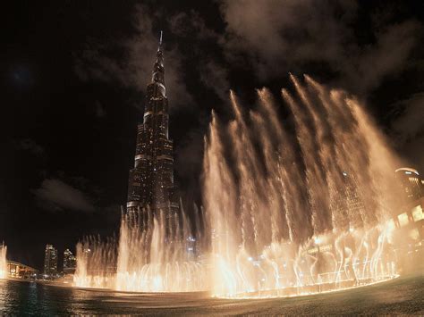 Dubai Fountain Show is playing 'A Star is Born' song! - 104.8 Channel 4 FM