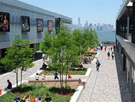 Empire Outlets New York City - NewYork.com.au