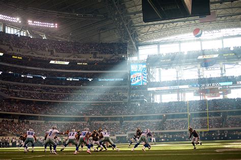 Jerry Jones Tells Fans To STFU About The Sun At The Stadium - TFM