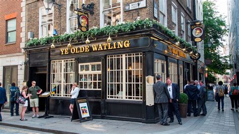 The World's Longest Pub Crawl Stops at Every Pub in the U.K. | Condé ...