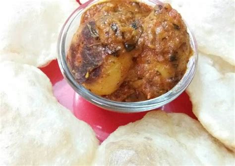 Bengali luchi r aloo dum Recipe by Uma Pandit - Cookpad