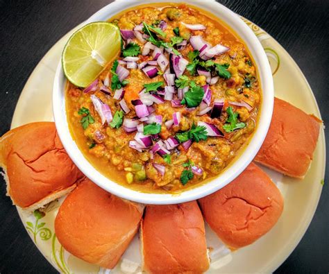 Pav Bhaji Recipe | VegeCravings