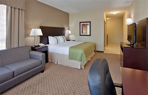 HOLIDAY INN & SUITES KAMLOOPS, AN IHG HOTEL $120 ($̶2̶4̶1̶) - Prices ...