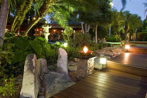 10 Swimming Pool Landscape Lighting Ideas