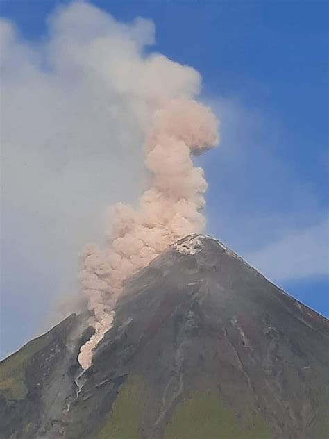 PAGSABOG NG MAYON VOLCANO ITINAAS SA ALERT LEVEL 3 | Police Files! Tonite