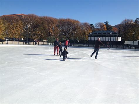 Holiday season means ice skating on the Mall - WTOP News