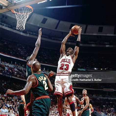 Michael Jordan 1996 Finals Photos and Premium High Res Pictures - Getty Images