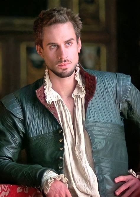 Joseph Fiennes (Shakespeare in love, 1998) | Shakespeare in love, Joseph fiennes, Charles dance