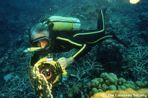 Jacques Cousteau - Un verdadero descubridor de maravillas submarinas, este oficial naval de ...