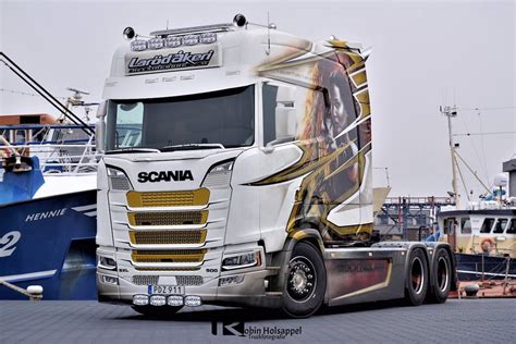 Scania SLX Longline is the first new generation Scania trucks with a stretched by 120 cm cabin