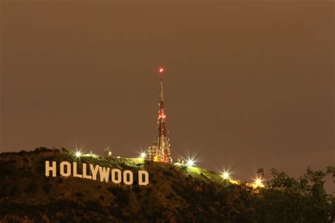 Hollywood Sign at night | Hollywood sign at night, Hollywood sign, Hollywood