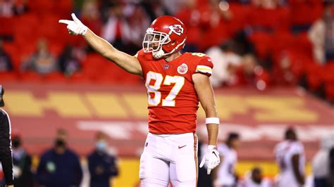 Travis Kelce with a Spectacular Birthday Catch for a 45-Yard Gain