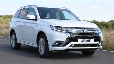 New Mitsubishi Outlander PHEV review | Auto Express