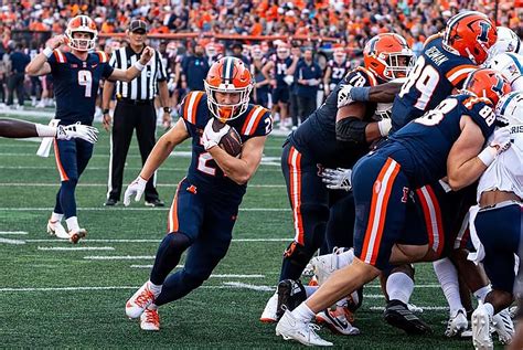 Illinois football defeats Florida Atlantic University