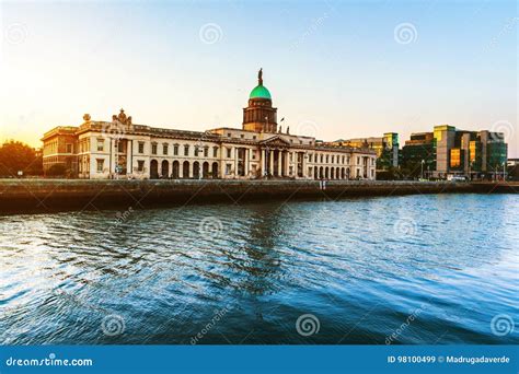 The Custom House in Dublin, Ireland in the Evening Stock Image - Image of building, river: 98100499