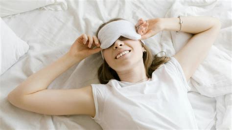 7 sleep mask benefits to improve sleep quality | HealthShots