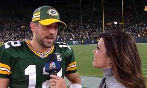 Aaron Rodgers says he didn’t take painkillers despite odd interview