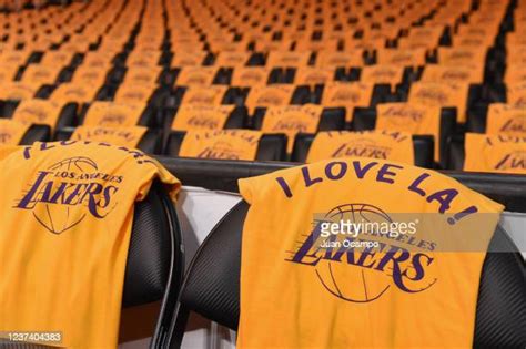 Lakers Fans Staples Center Photos and Premium High Res Pictures - Getty ...