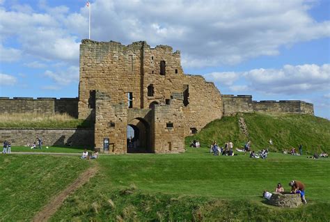 Tynemouth Castle, England | Castle ruins, Castle, Tyne and wear