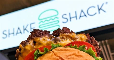 Shake Shack Burger Now Open in Koreatown (쉐이크 쉑 버거)