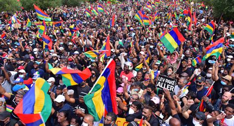 Thousands Protest In Mauritius Over Giant Oil Spill – Channels Television