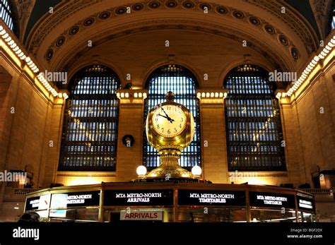 The clock on the main concourse at Grand central Terminal station ...