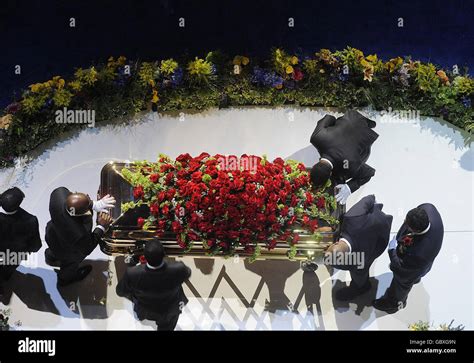 Michael Jackson Memorial Service Stock Photo - Alamy