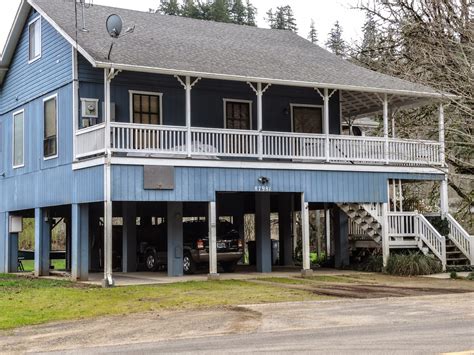 FOLKWAYS NOTEBOOK: RIVER STILT HOUSES, MAPLETON OREGON