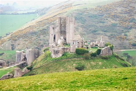 Layman's London: Walk from Isle of Purbeck Golf Club to Corfe Castle, Dorset