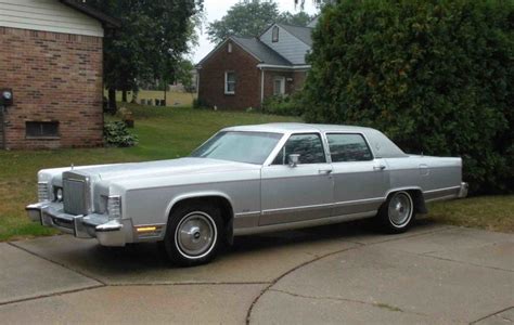 Lincoln Town Car – Power Wagon Restoration