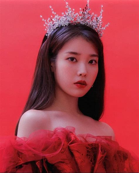 IU LEEJIEUN Lee JiEun 이지은 아이유 kpop idol singer korean red crown edam ...